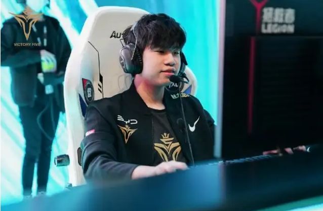 均影响了他 均影响了他